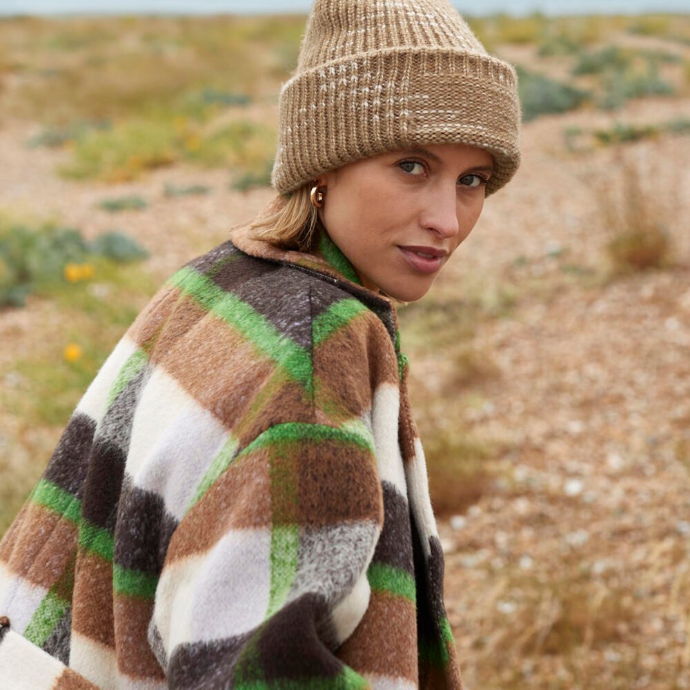 Chunky knit reverse patch beanie